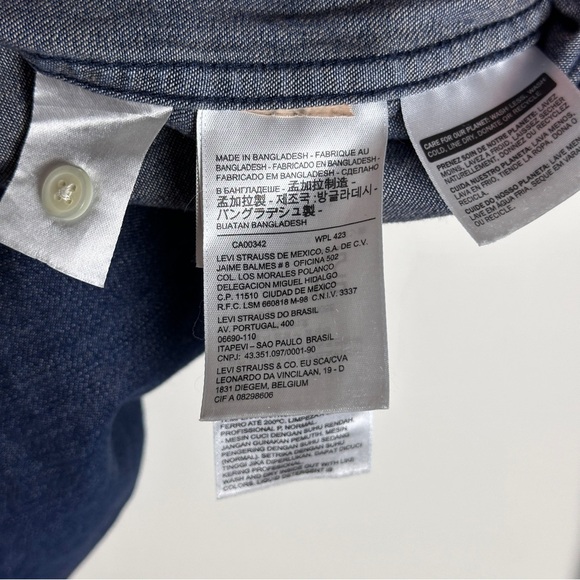 Men’s Denim Levi’s Shirt - Small *Like New - Picture 2 of 4